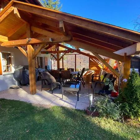 Rustique A La Tzoum' Dağ evi