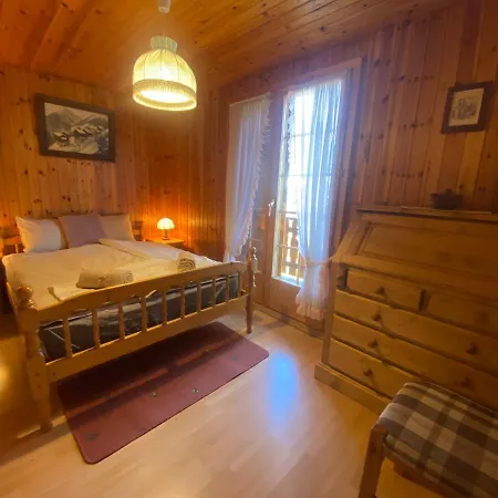 Rustique A La Tzoum' Dağ evi *