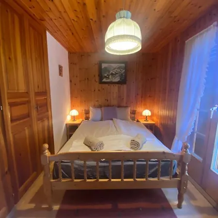 Chalet Rustique à La Tzoum'